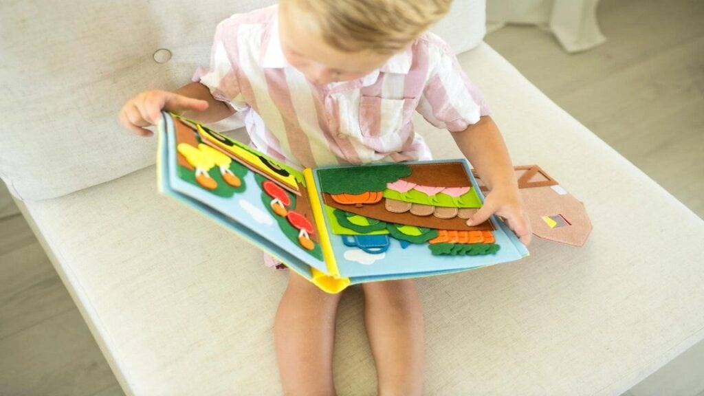Advantages of Quiet Play Using Busy Books for Toddlers