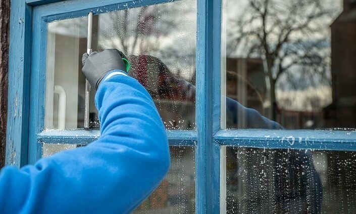 How to Remove Hard Water Stains from Windows