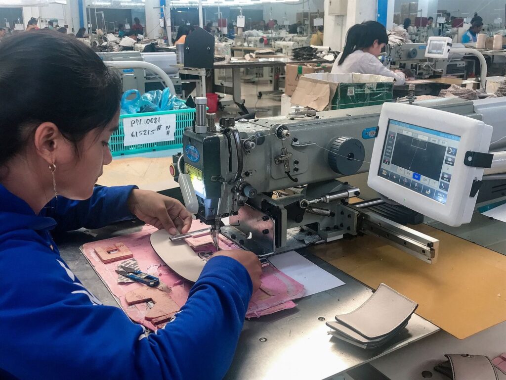 Why Choosing a Low MOQ Custom Bag Factory Is the Best Way to Test New Products