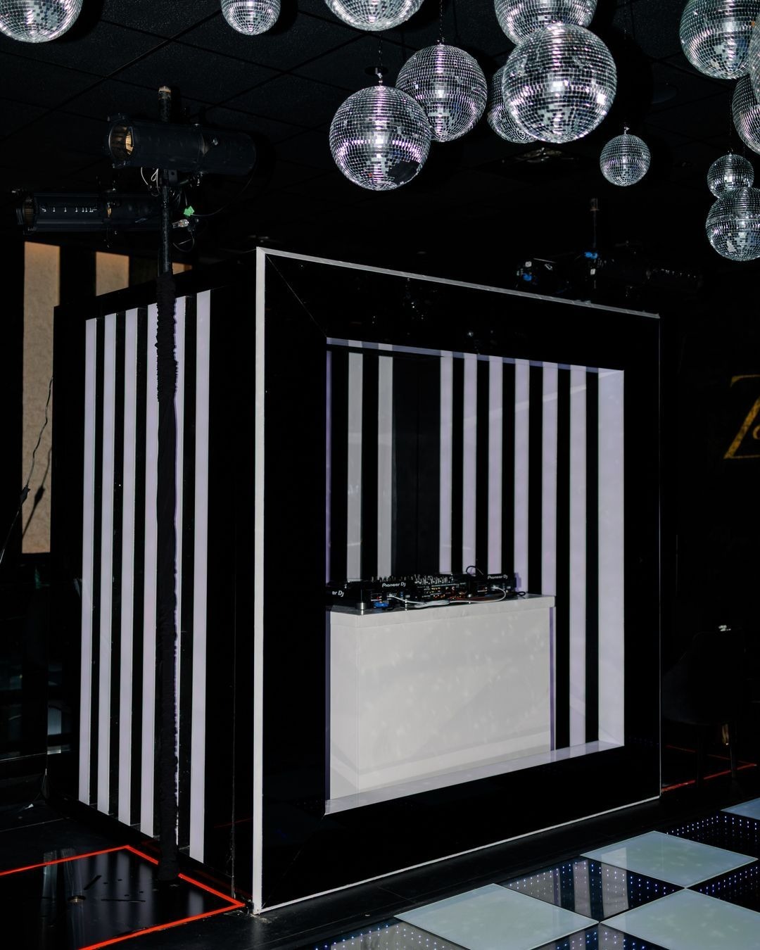 Top Reasons to Choose a Photo Booth Rental in Atlanta for Your Next Event